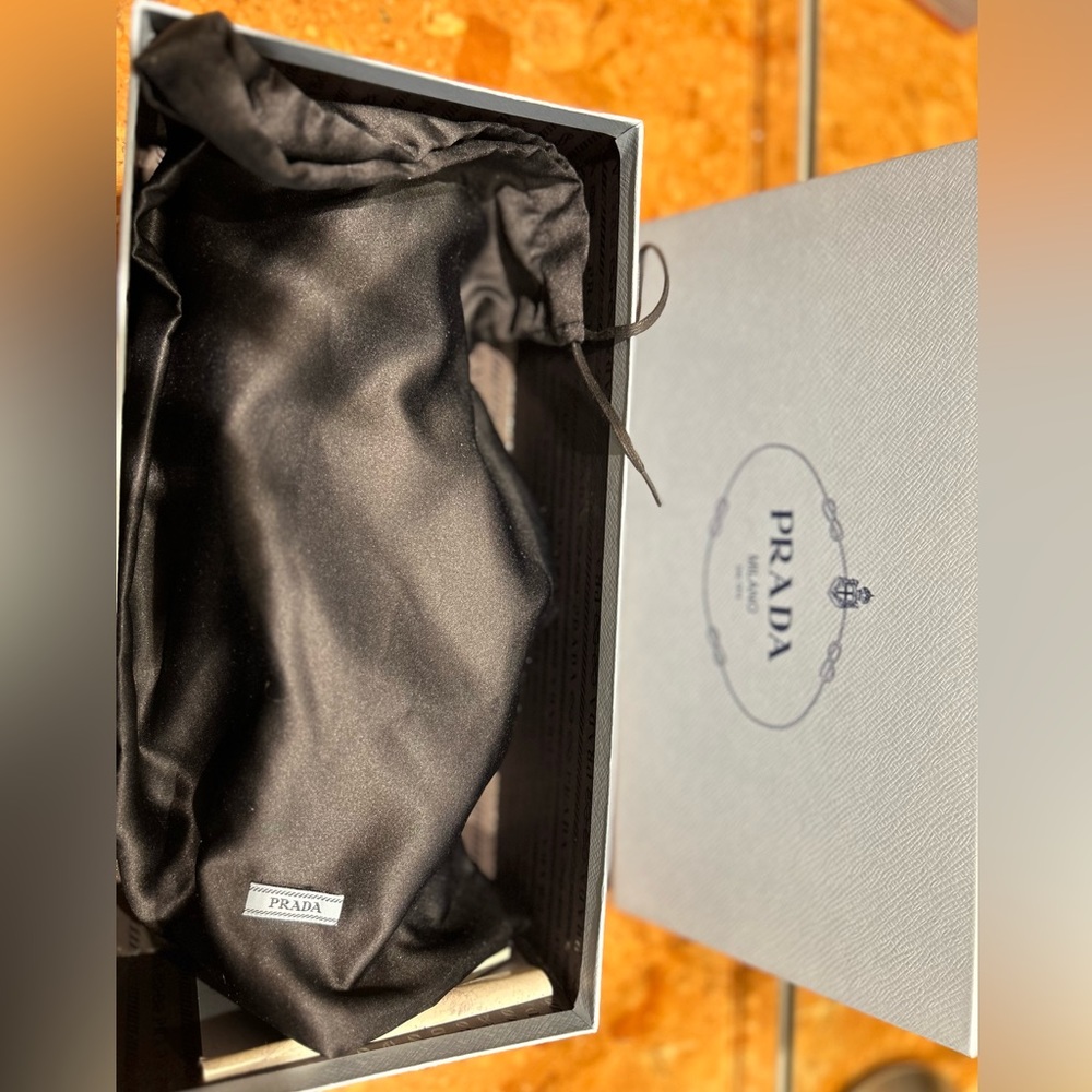 PRADA FLATS - Picture 10 of 10